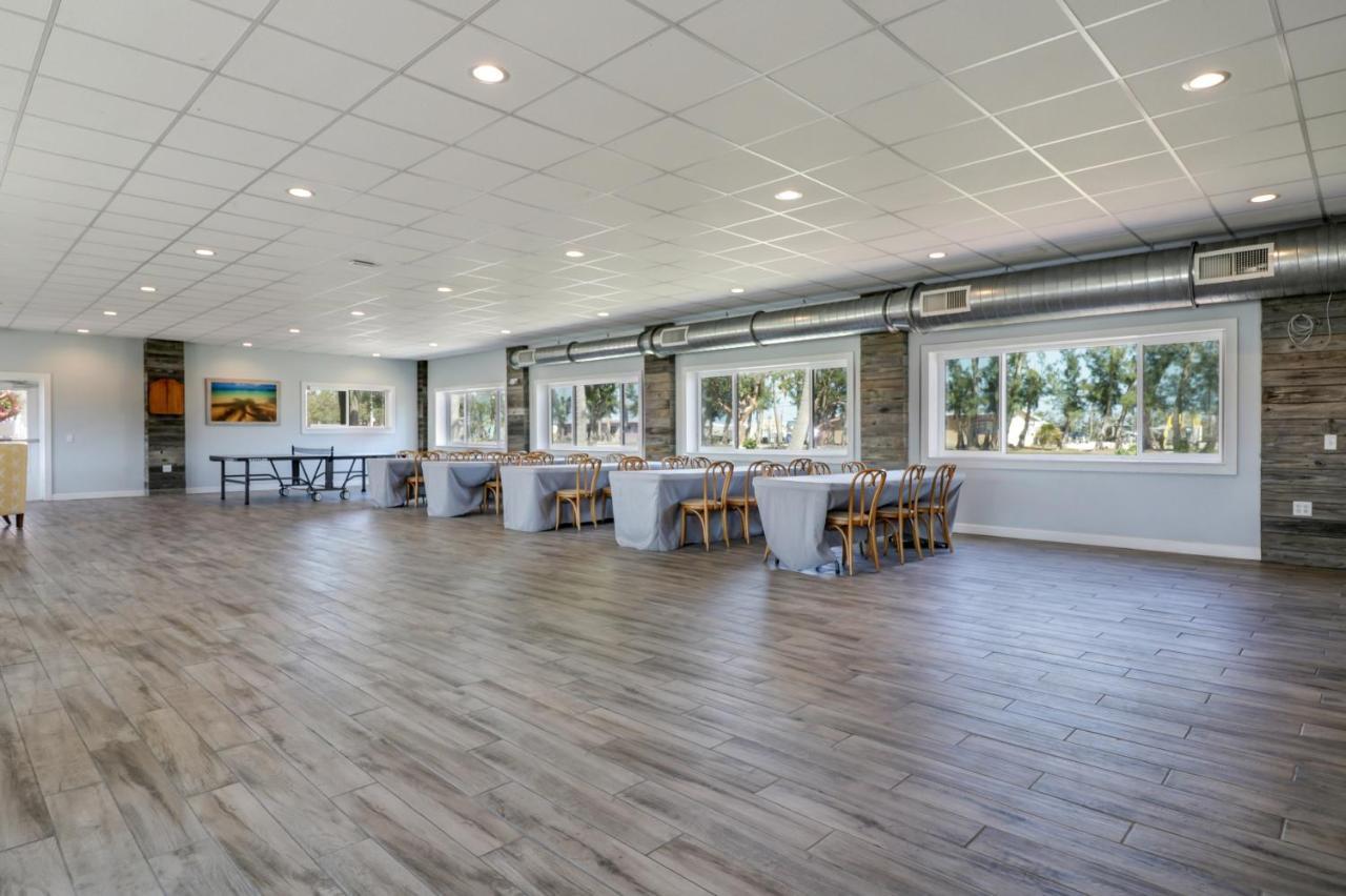 Fiesta Key Rv Resort Standard Room 1 Layton Exteriör bild